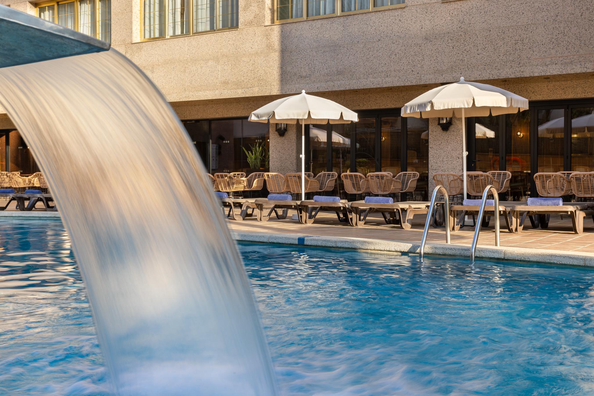 Superior, Pool View