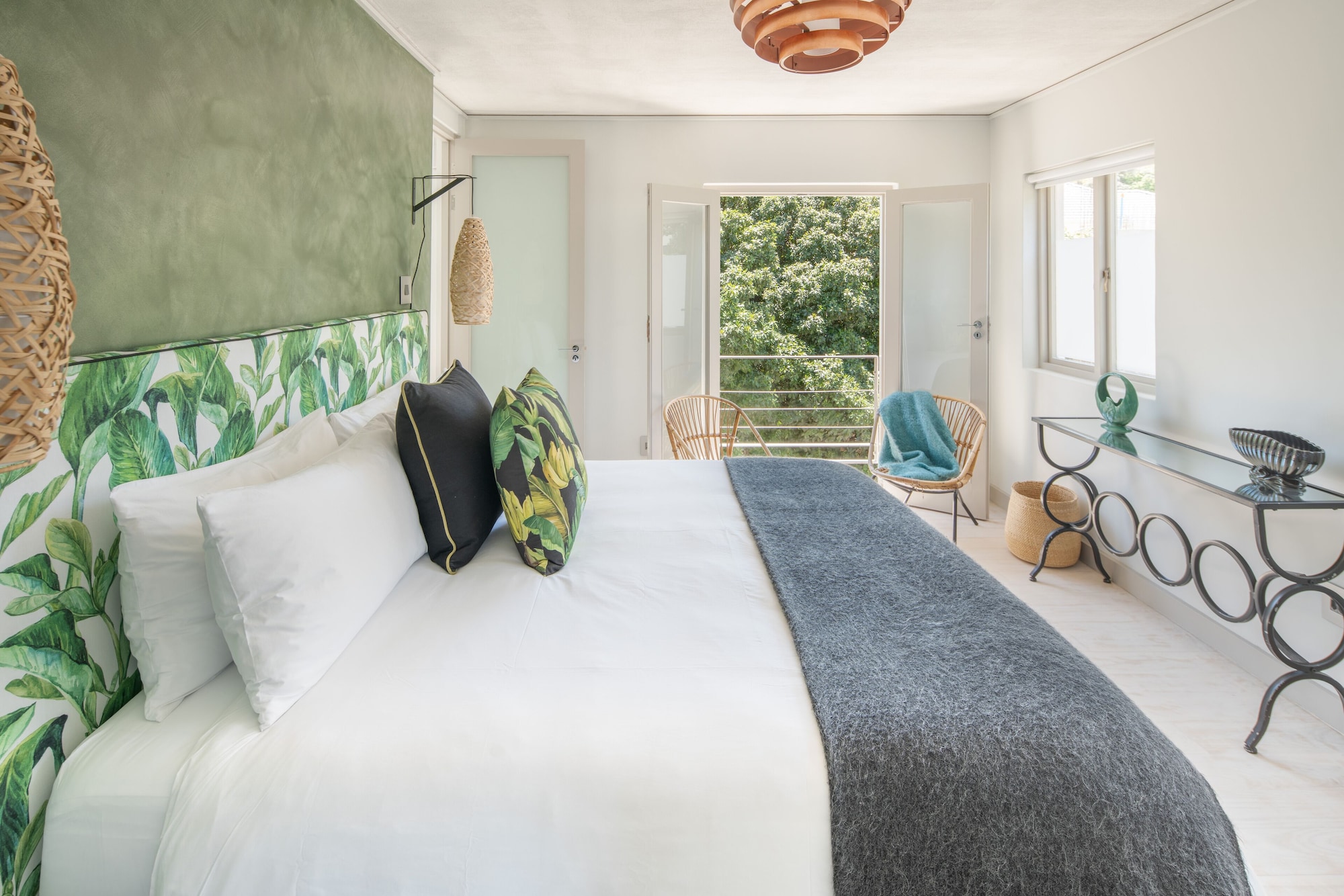 Victoria, 5 King Beds, 52 Victoria 3/10