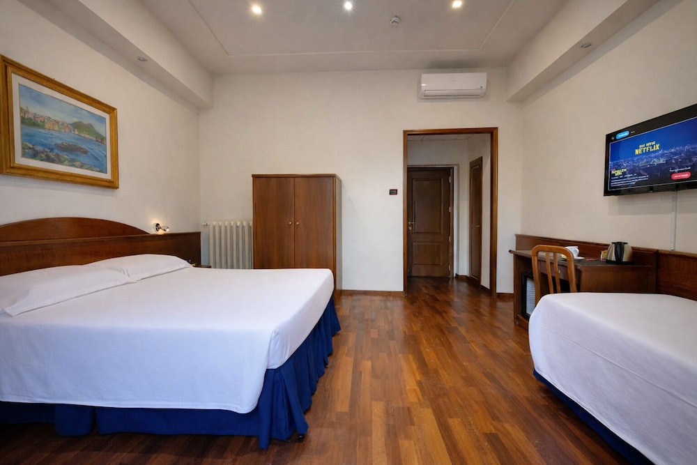 ROOM, TRIPLE