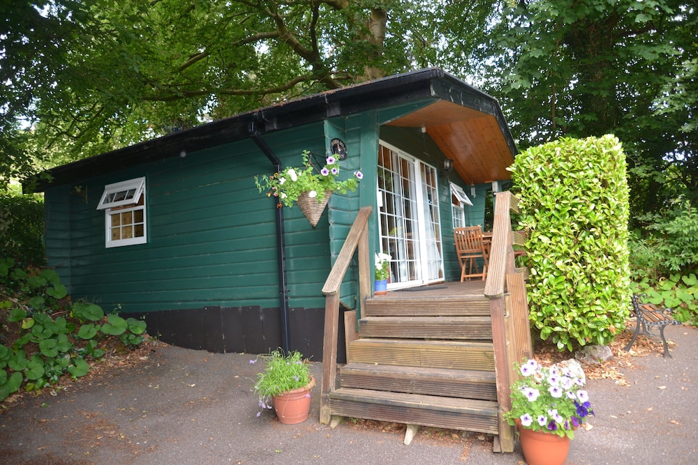 Robin Hill House 2/50