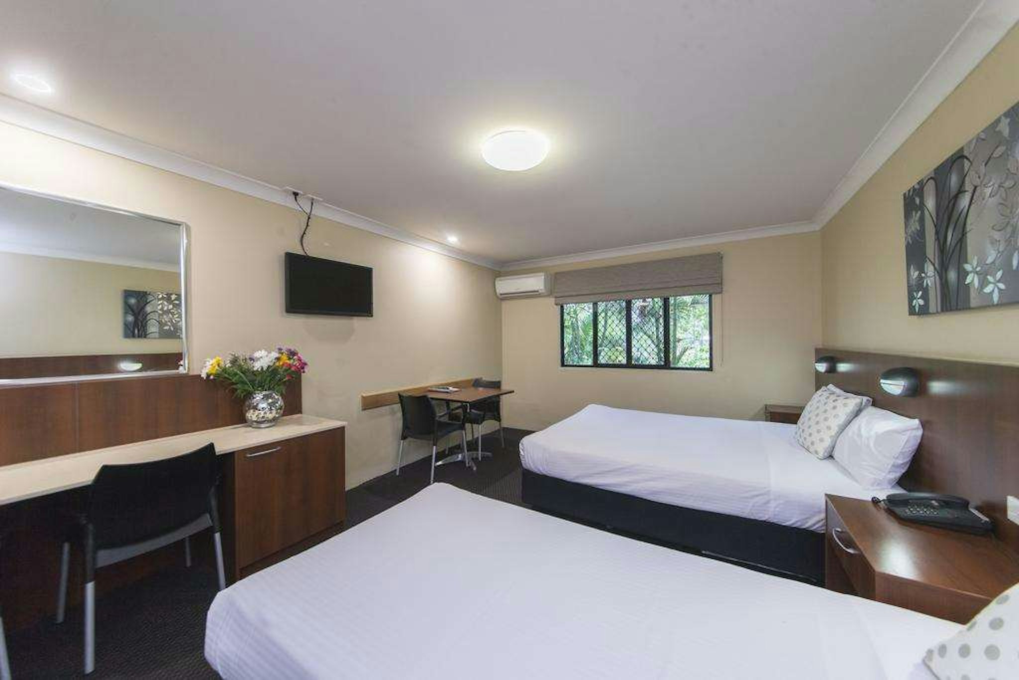 ROCKY RESORT MOTOR INN 31/65