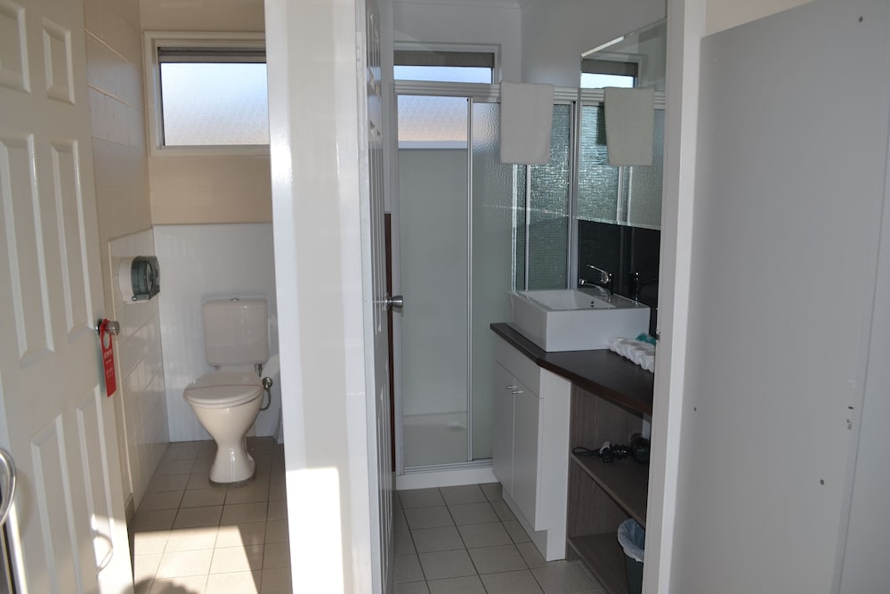 HOBART TOWER MOTEL 19/43