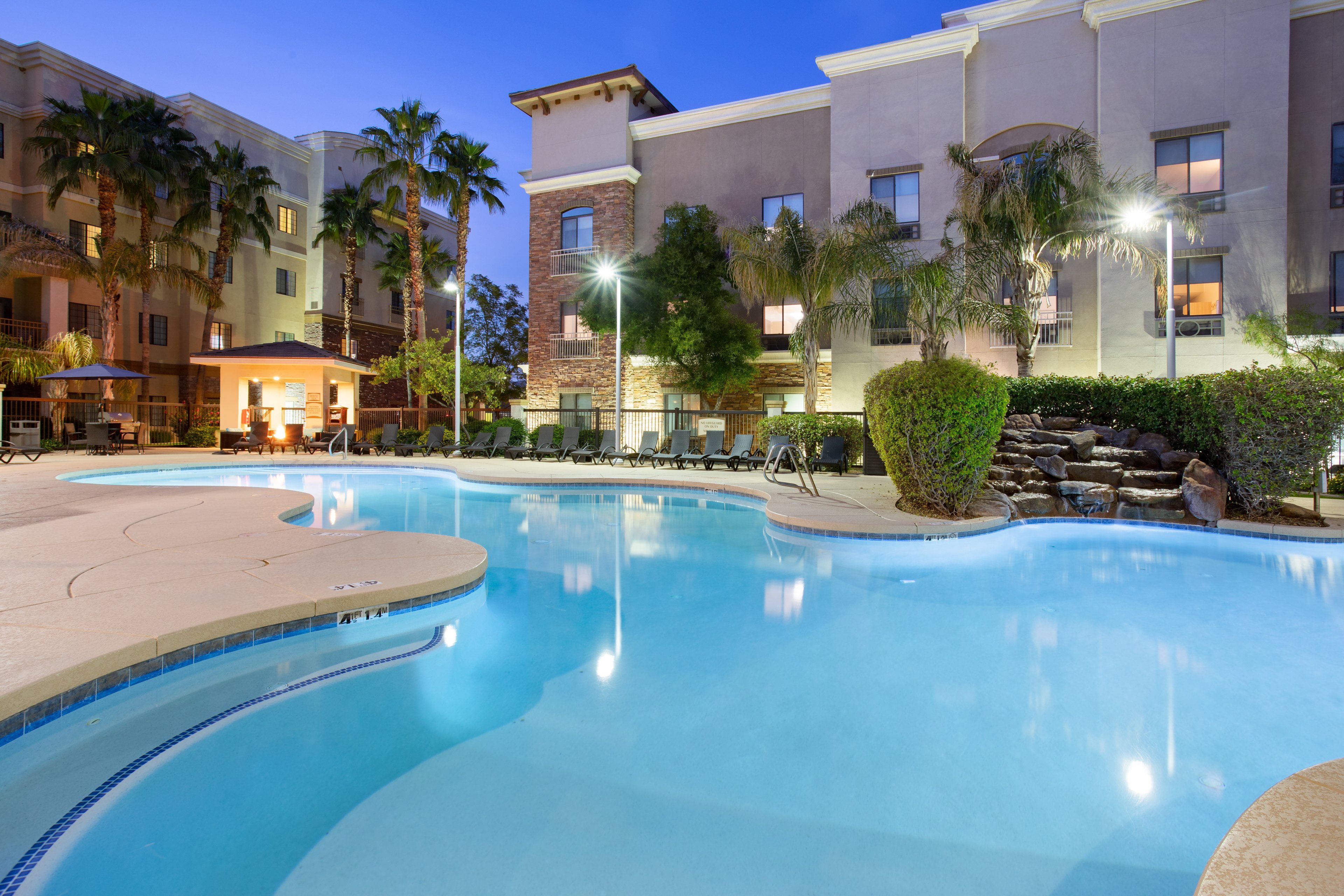 Holiday Inn Express & Suites Phoenix - Glendale Sports Dist 63/63