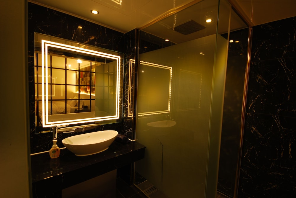 Hotel Buti 33/43