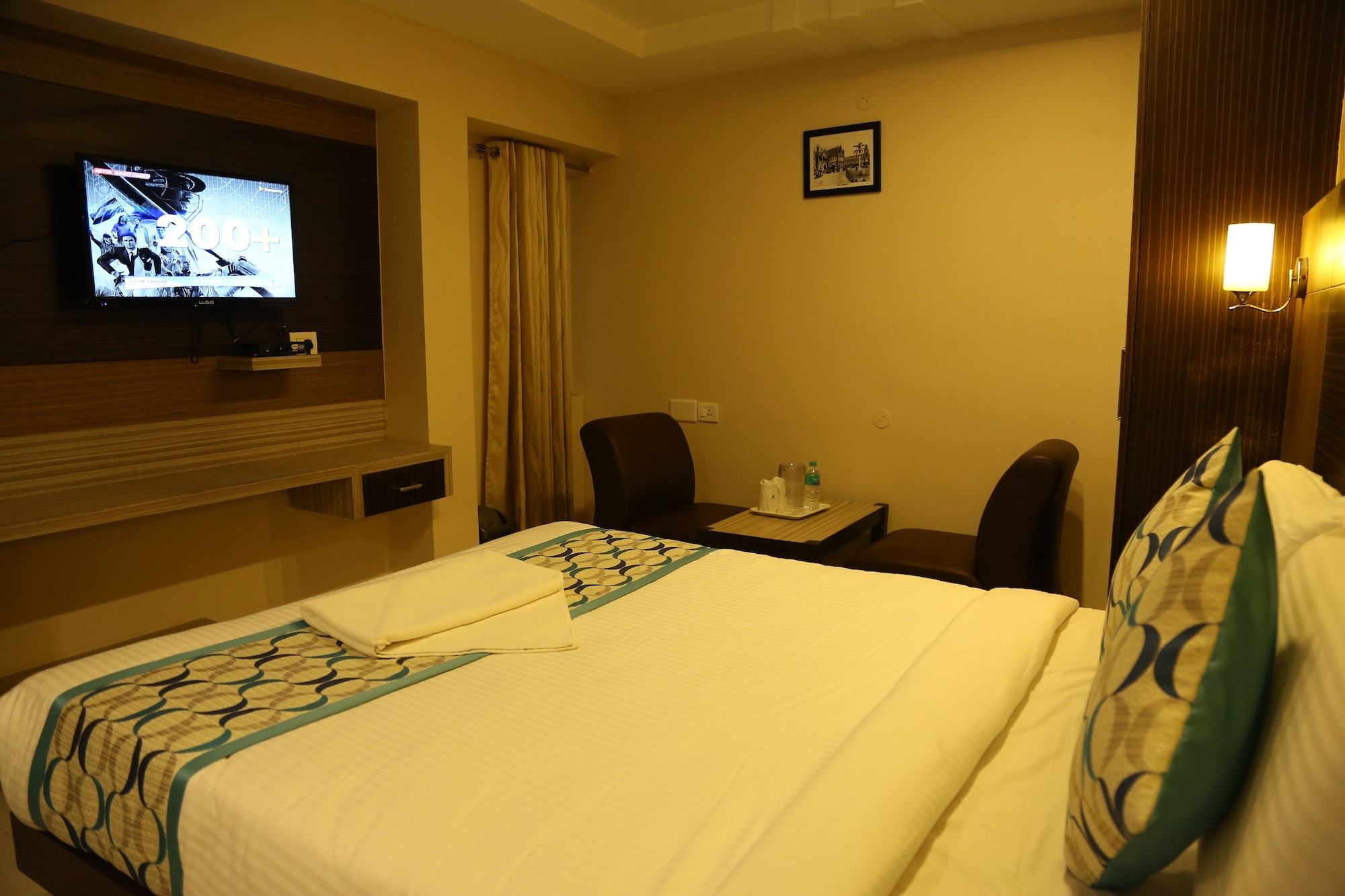 DELUXE, DOUBLE BED