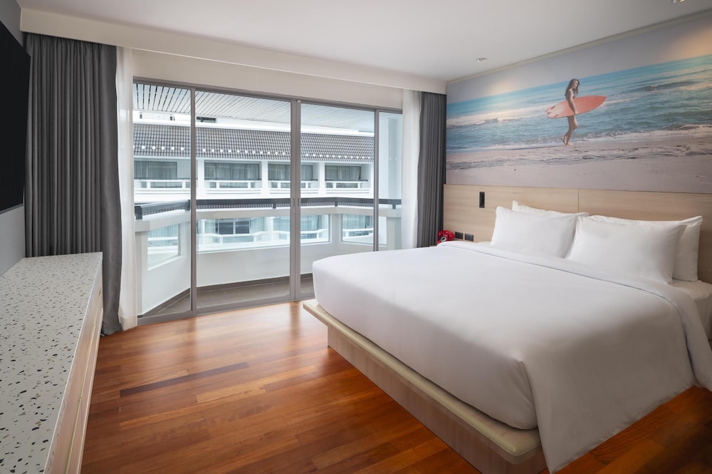 Radisson RED Phuket Patong Beach 12/48