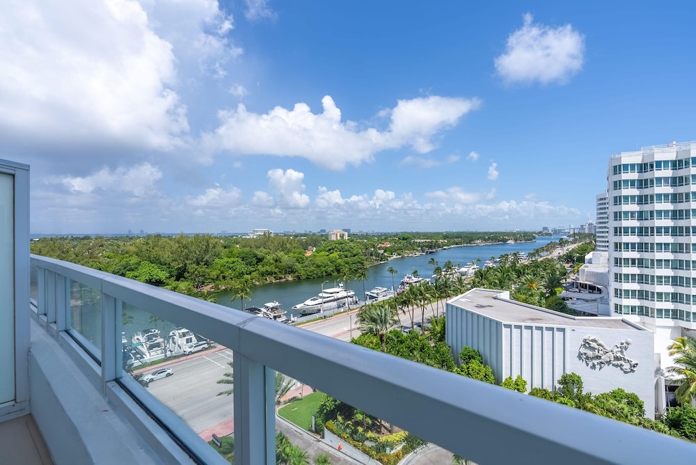 Fontainebleau Miami Beach Private Luxury Suites 4/50
