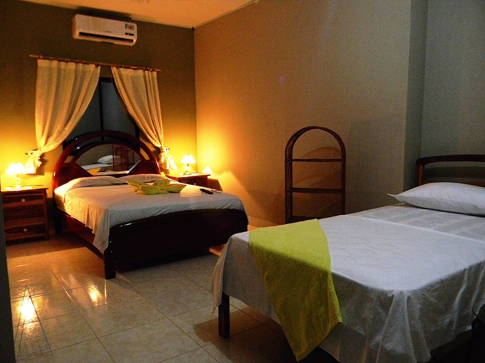 RIO GUAYAS HOTEL 16/30