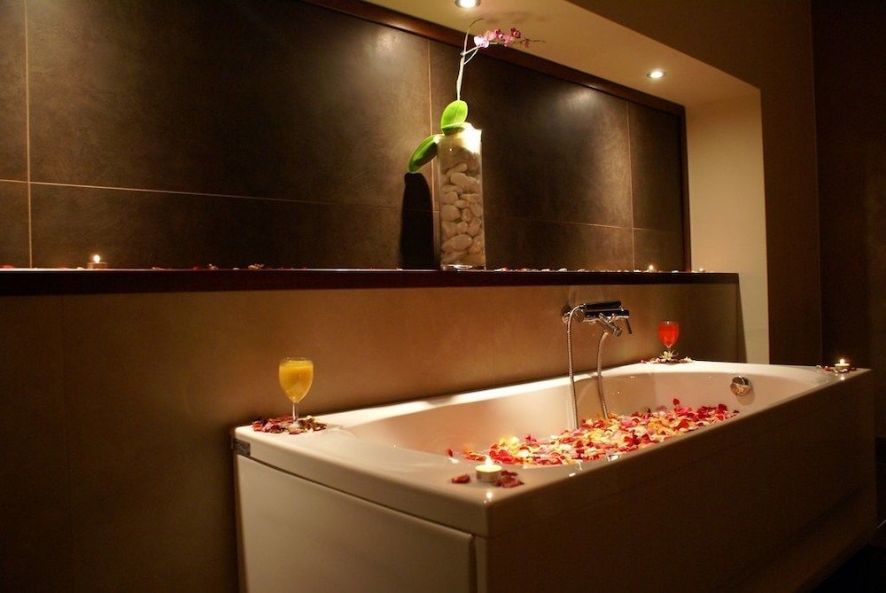 Valis Resort 32/68