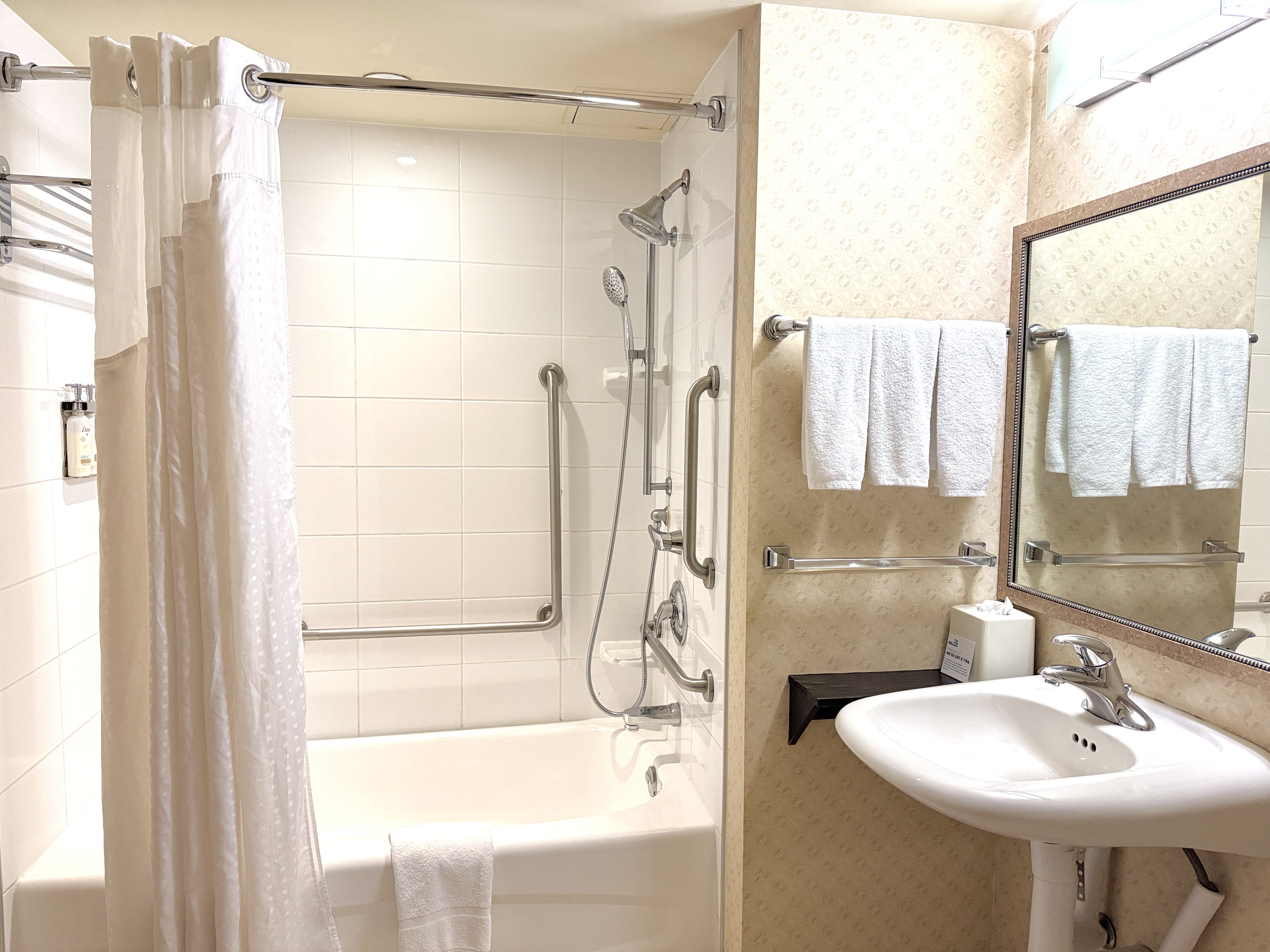 Holiday Inn Express Suites Riverport 74/76