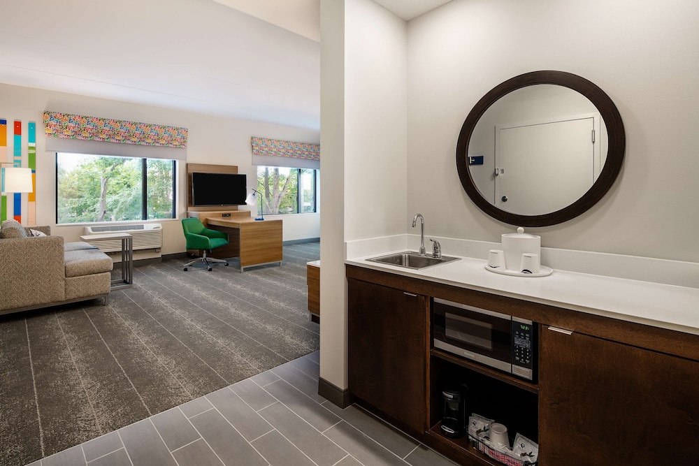 Hampton Inn Suites Raleigh Midtown Nc 10/32