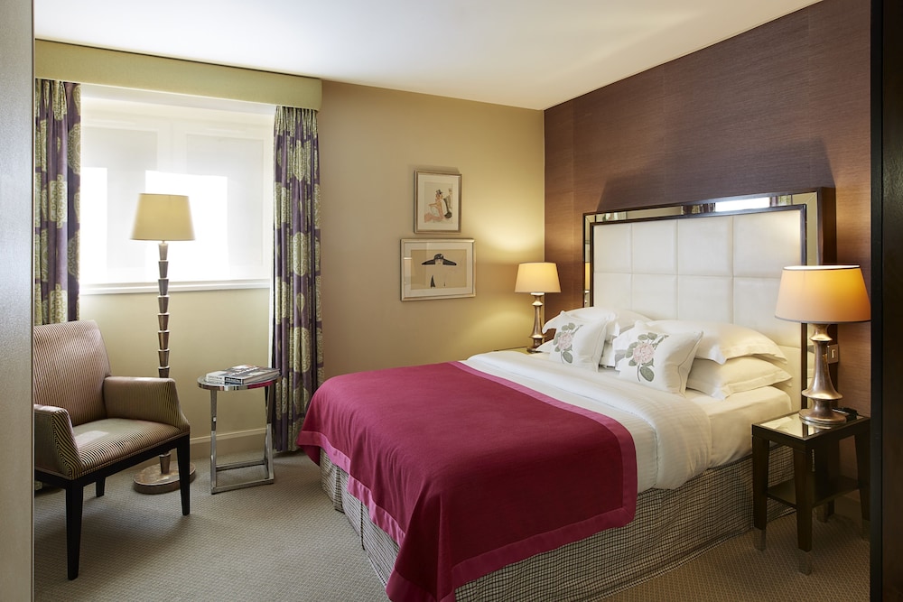 SUPERIOR, QUEEN BED