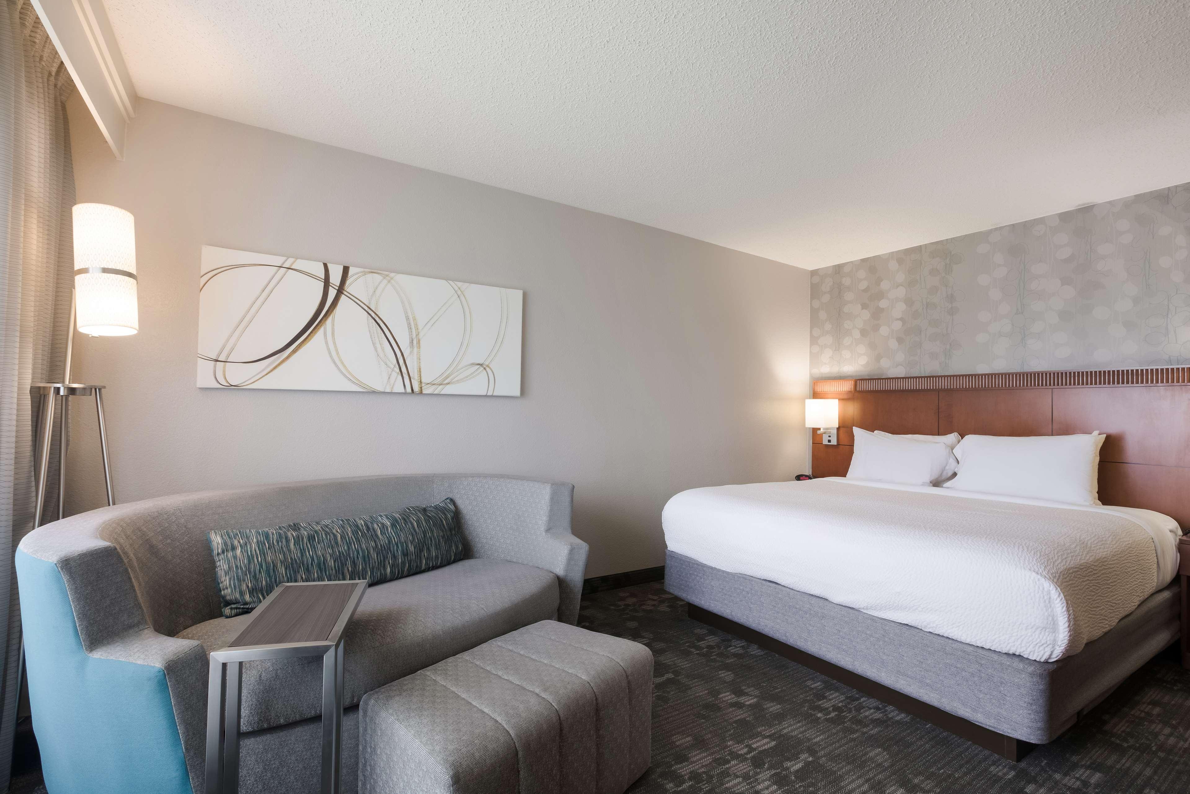DELUXE, KING BED, BALCONY