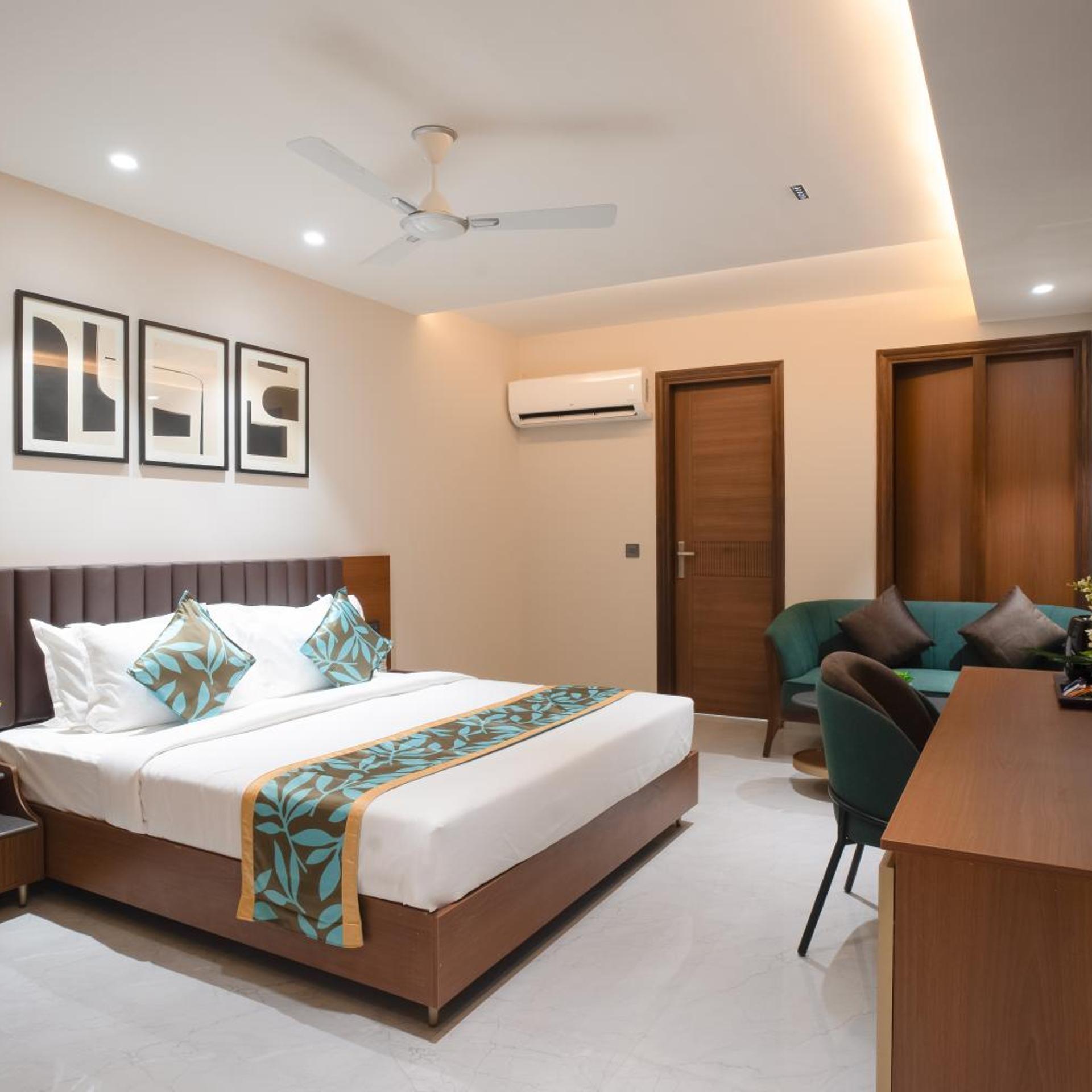Saltstayz Premier Naraina Vihar 23/60