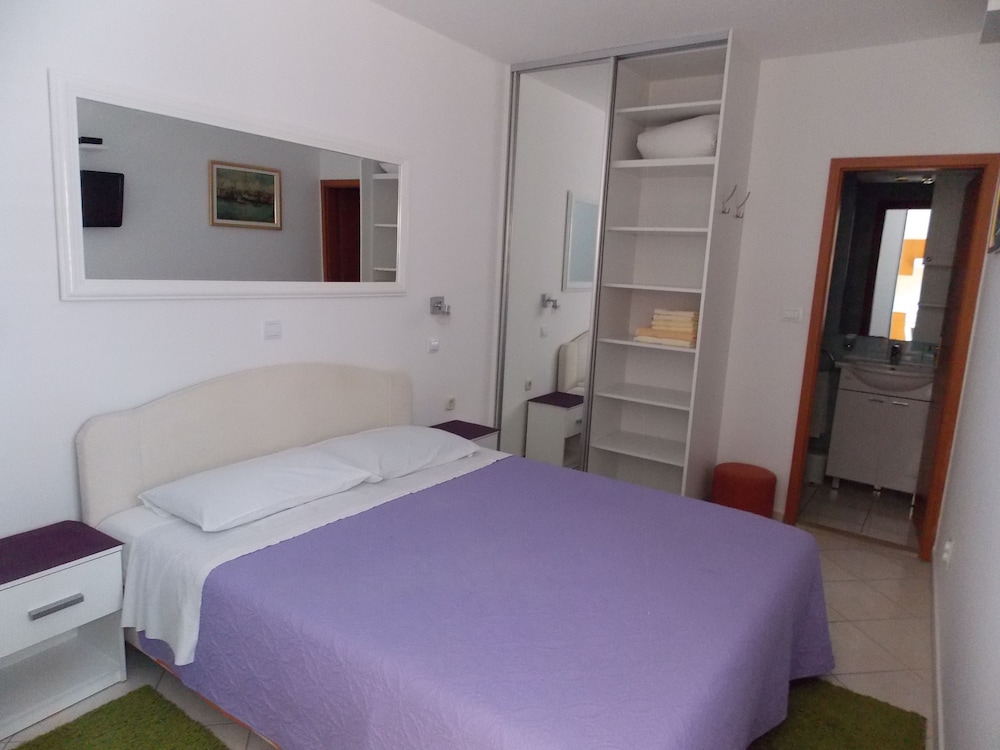 STUDIO, APARTMENT