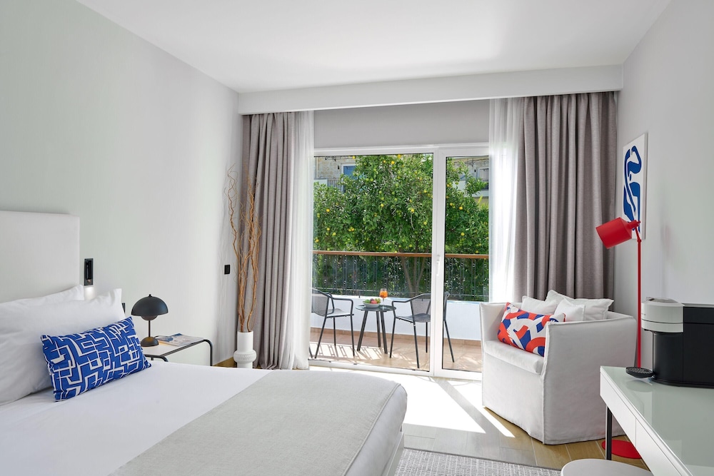 Retreat, King Bed