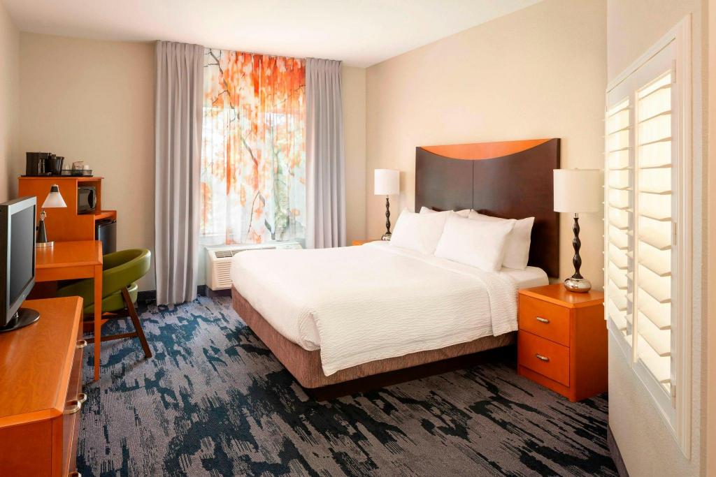Specialty, King Bed, Bathtub, Accessible