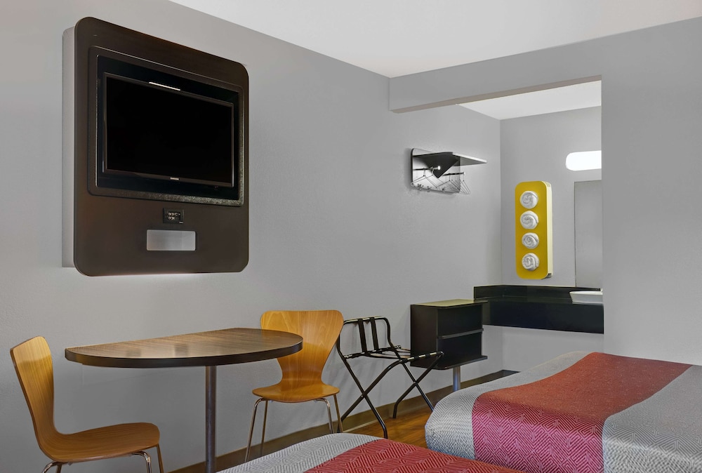 Motel6 Marina, CA - Monterey 34/58