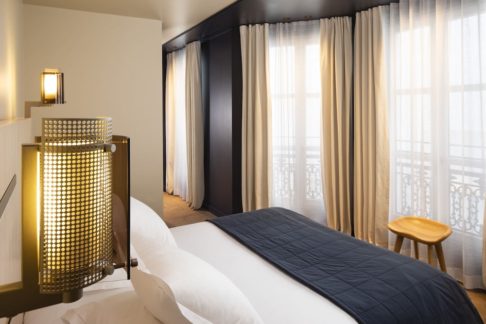 HOTEL DE NELL 7/52