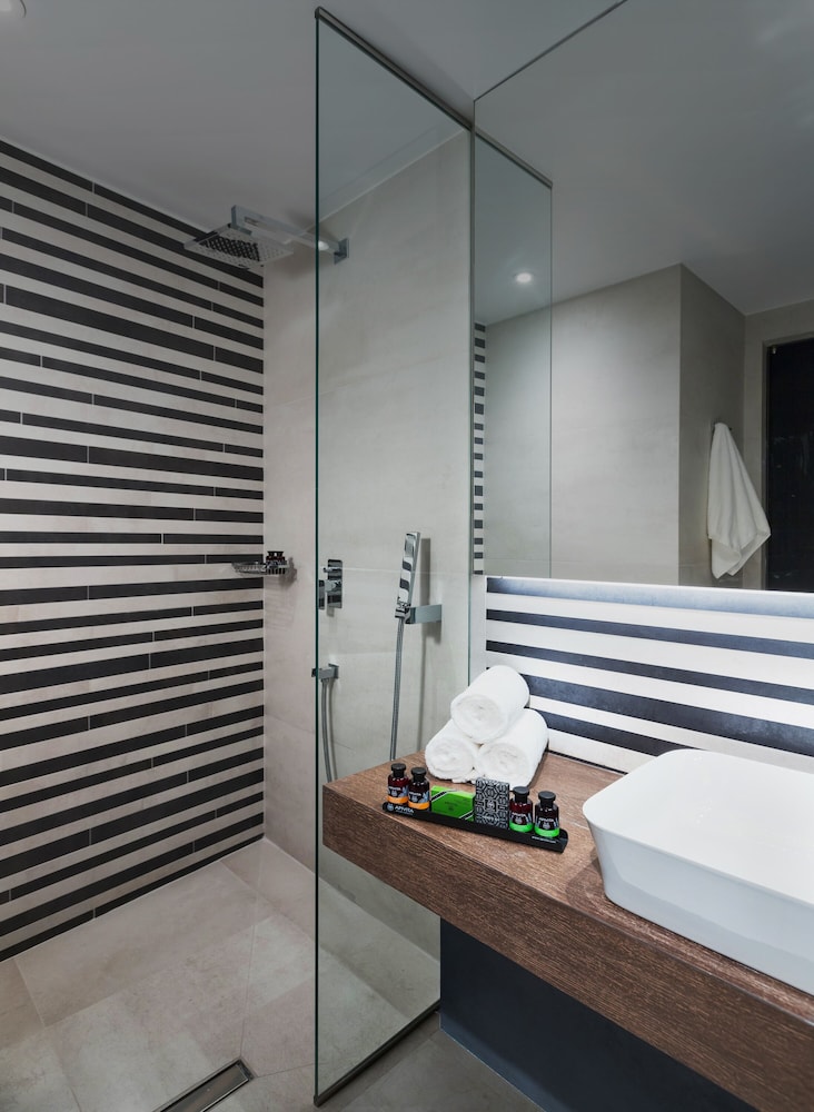 Ivis 4 Hotel 54/56