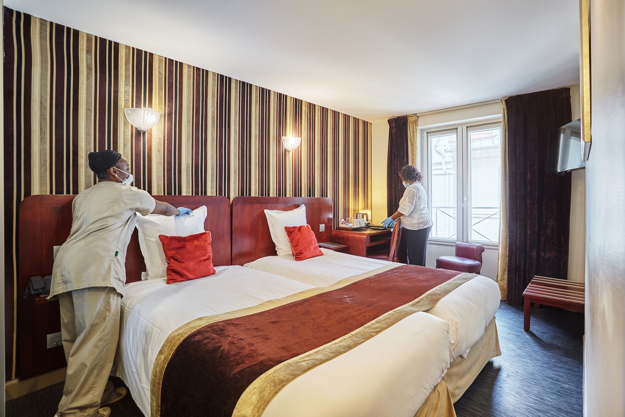 COMFORT, TWIN BEDS