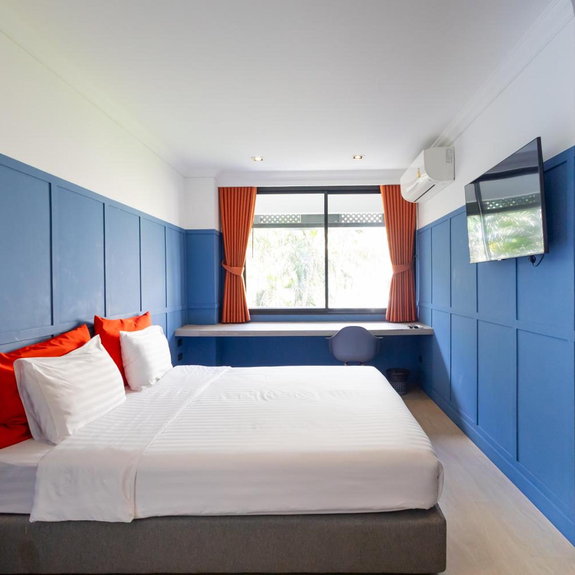 DELUXE, DOUBLE BED