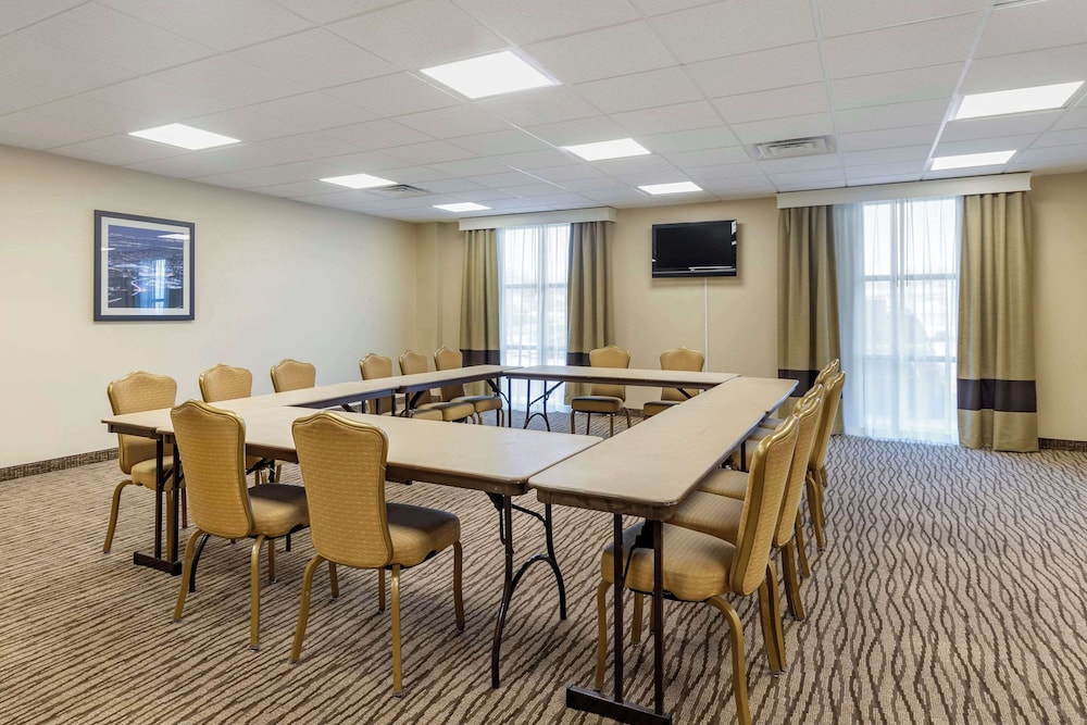 Comfort Suites Near Denver Downtown 15/28