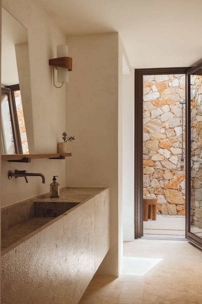 Cave, Deluxe, Suite, King Bed, Sea View, Outdoor Pool, Sofa
