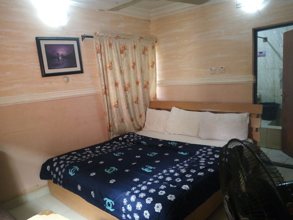 Maitama Guest House 4/26
