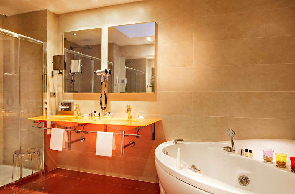 JAZZ HOTEL 62/64