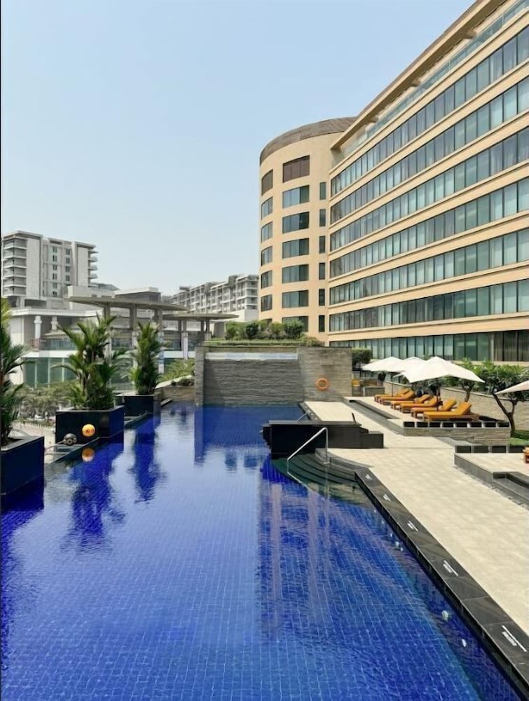 TRIDENT BANDRA KURLA 65/67