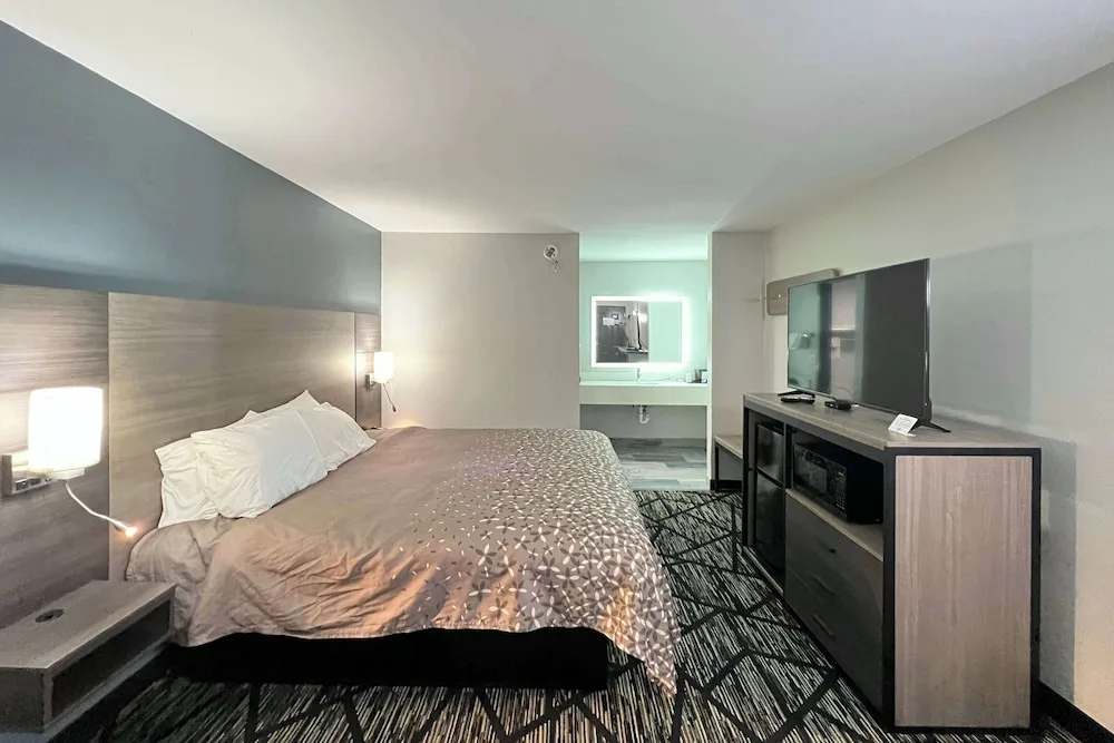 Super 8 by Wyndham Sulphur South 14/20