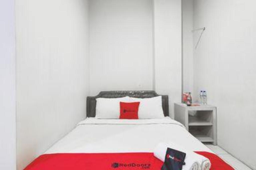 RedDoorz @ Siwalankerto Surabaya 12/49