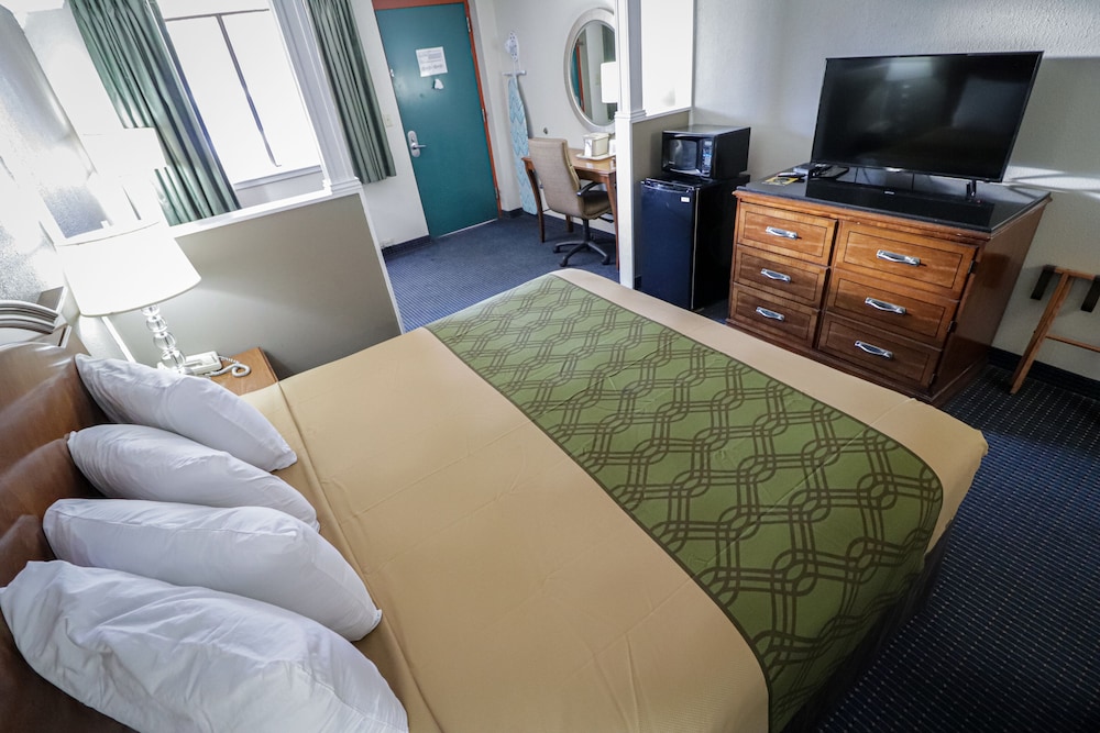 University Inn Suites 31/39