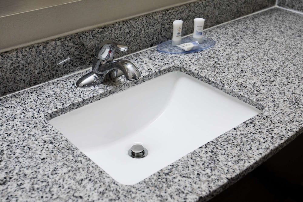 Americas Best Value Inn and Suites IAH Airport North 18/30