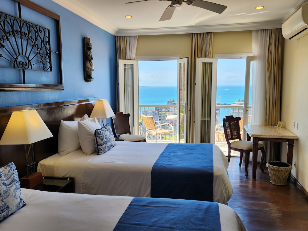 DELUXE, KING BED, BAY VIEW, BALCONY