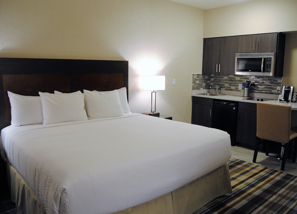 Fairfield Inn & Suites by Marriott Airdrie 10/54