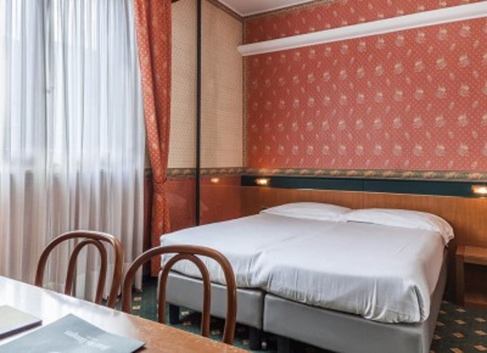 Hotel Des Etrangers 19/41