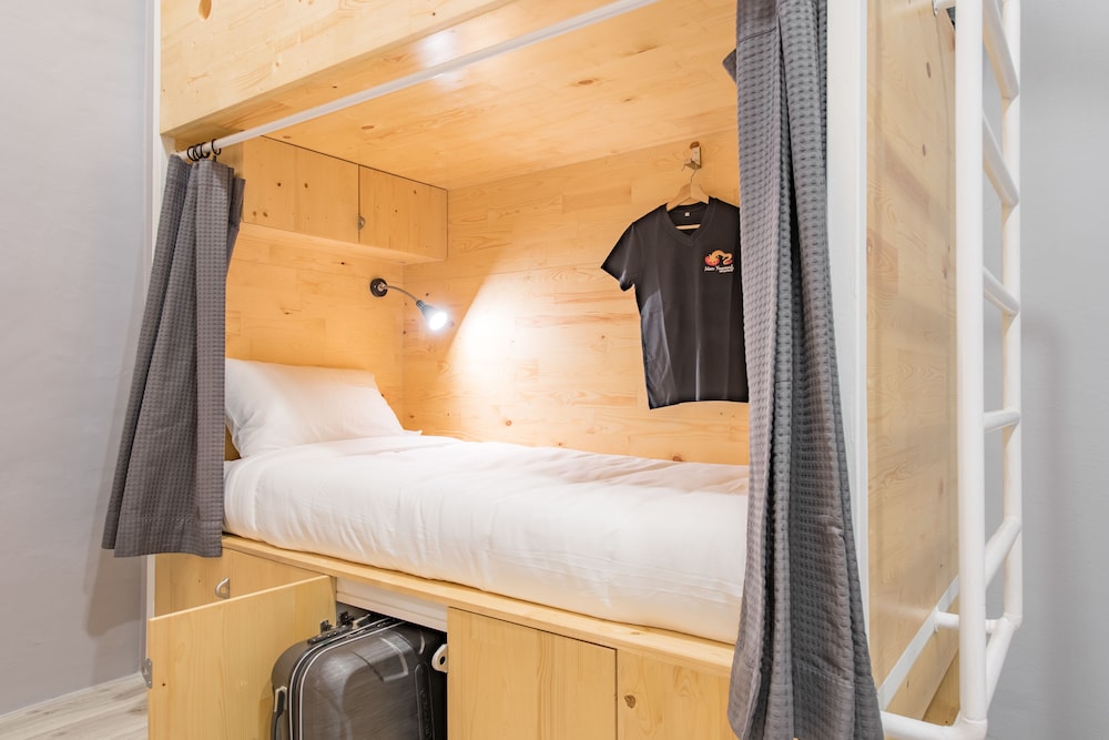 Nornyaowarat Hostel 29/29
