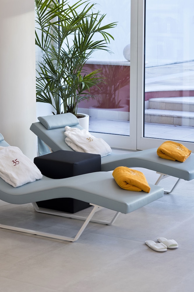 Vip's Motel Luxury Accommodation & Spa 50/72