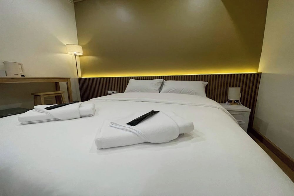 Executive, King Bed