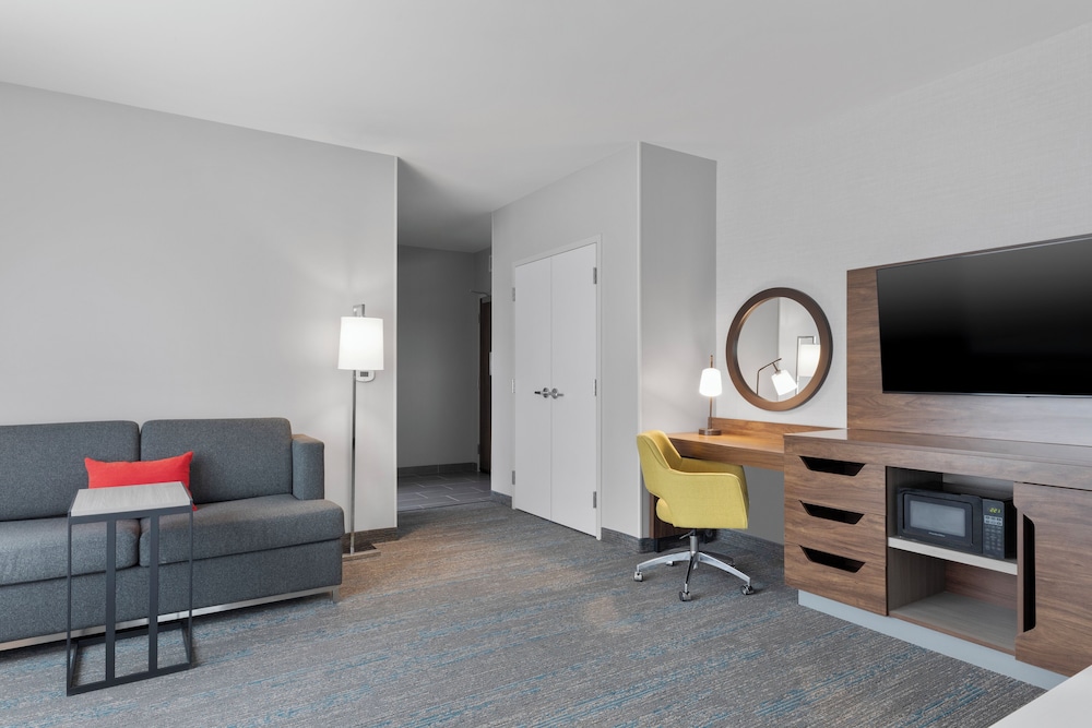 Hampton Inn Saline MI 26/39