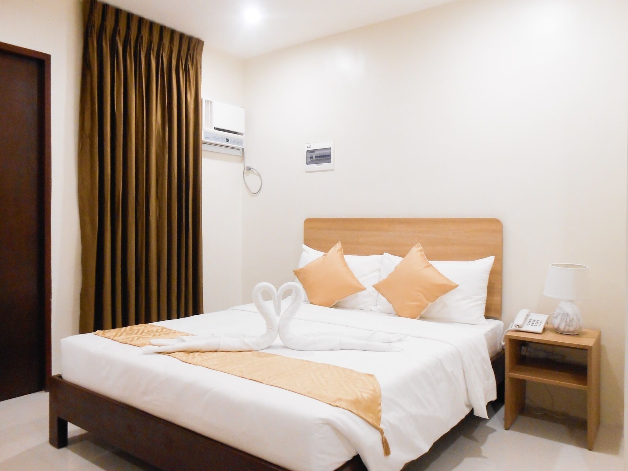 SUPERIOR, DOUBLE OR TWIN BED