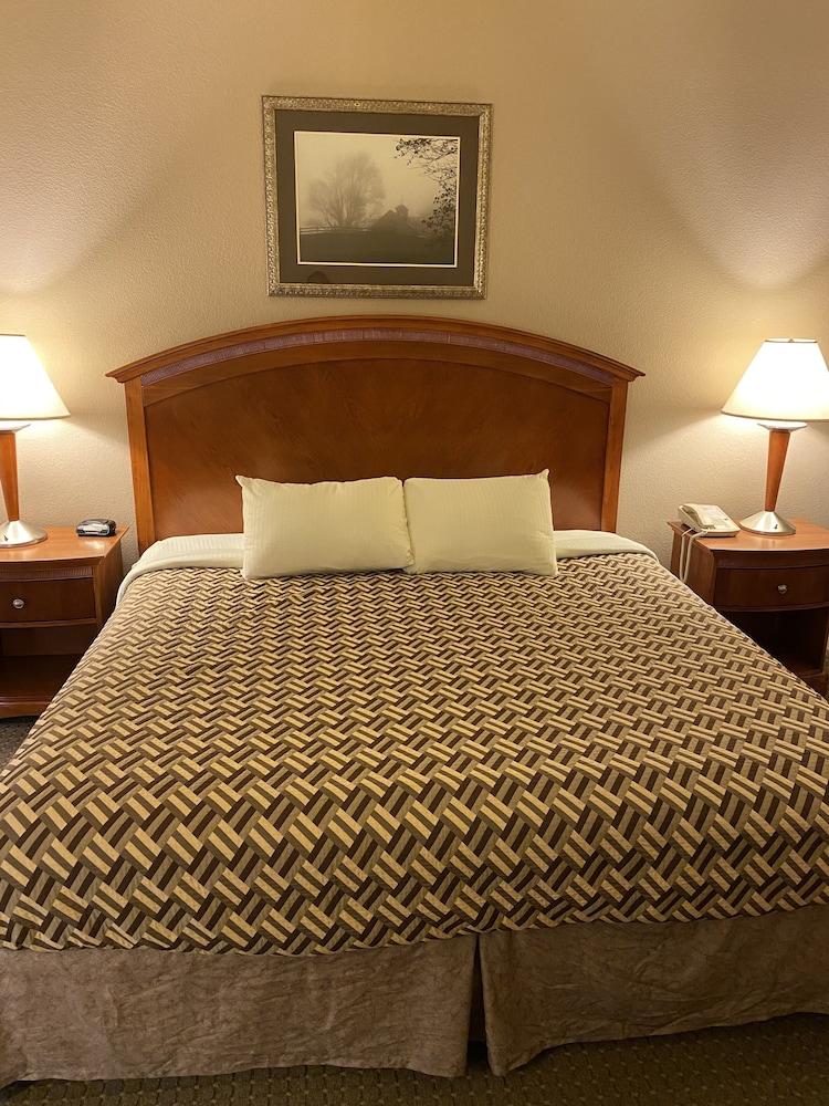 A Riverside Inn Travelodge by Wyndham 38/55