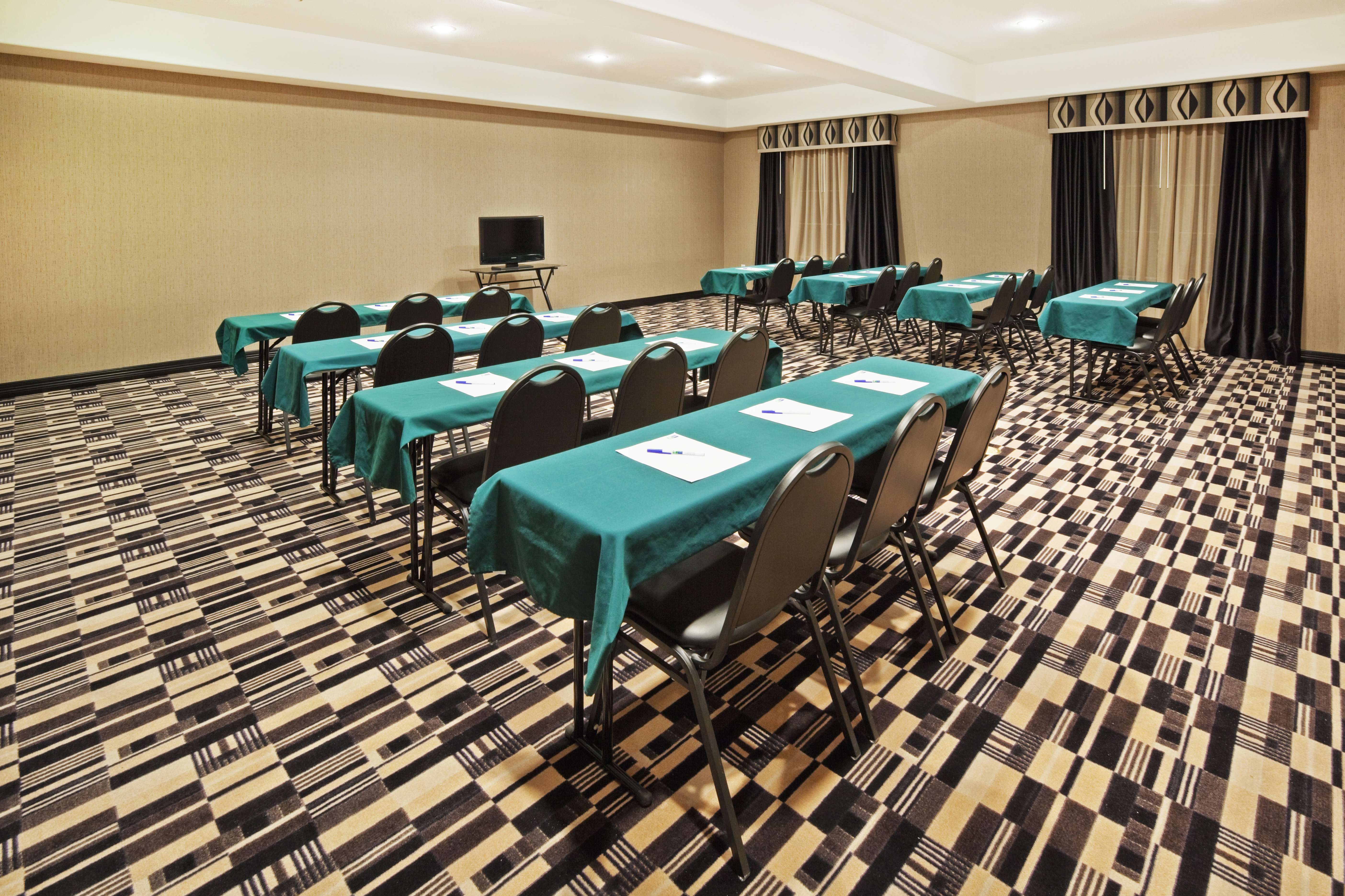 Holiday Inn Express Hotel Suites Jacksonville 35/42