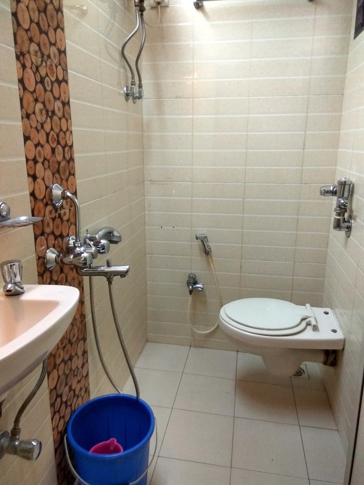 Hotel Broadway Colaba Mumbai 43/50