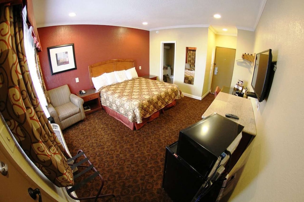 Budget Inn of Hayward 25/68