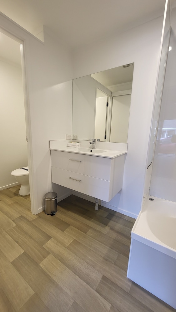 Manukau Motor Lodge 54/58