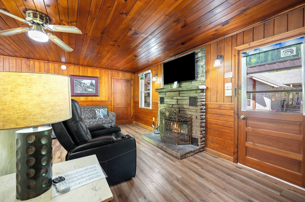 STUDIO, SUITE