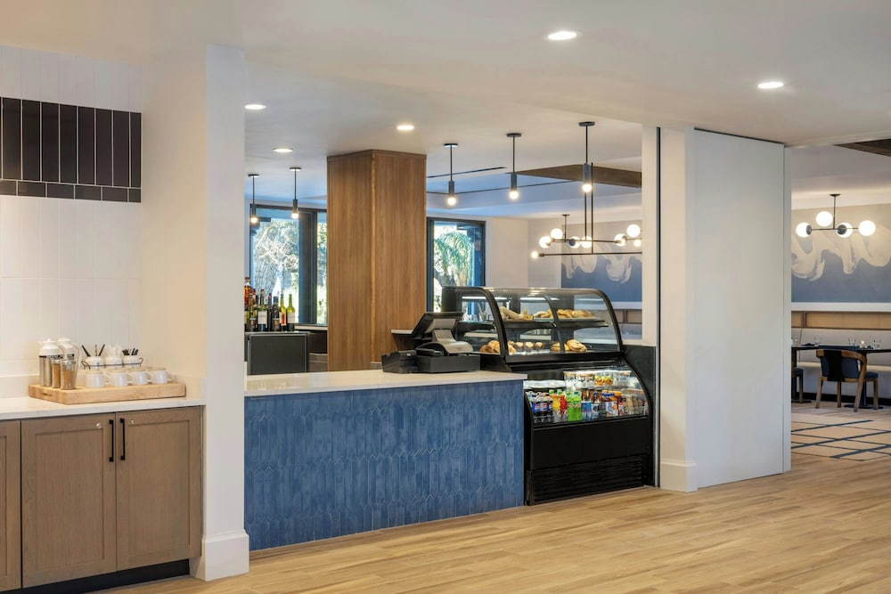 Delta Hotels by Marriott Jacksonville Deerwood 10/52